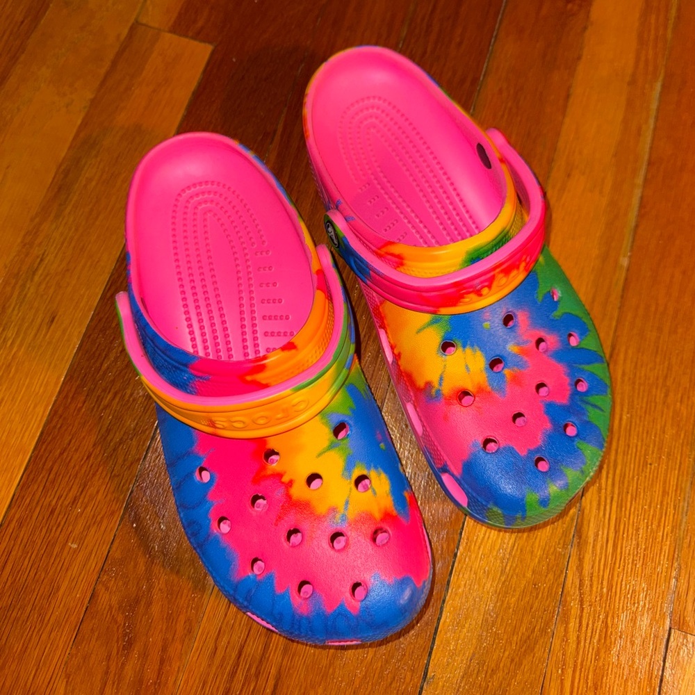 CROCS Classic Tie Dye Graphic Clogs